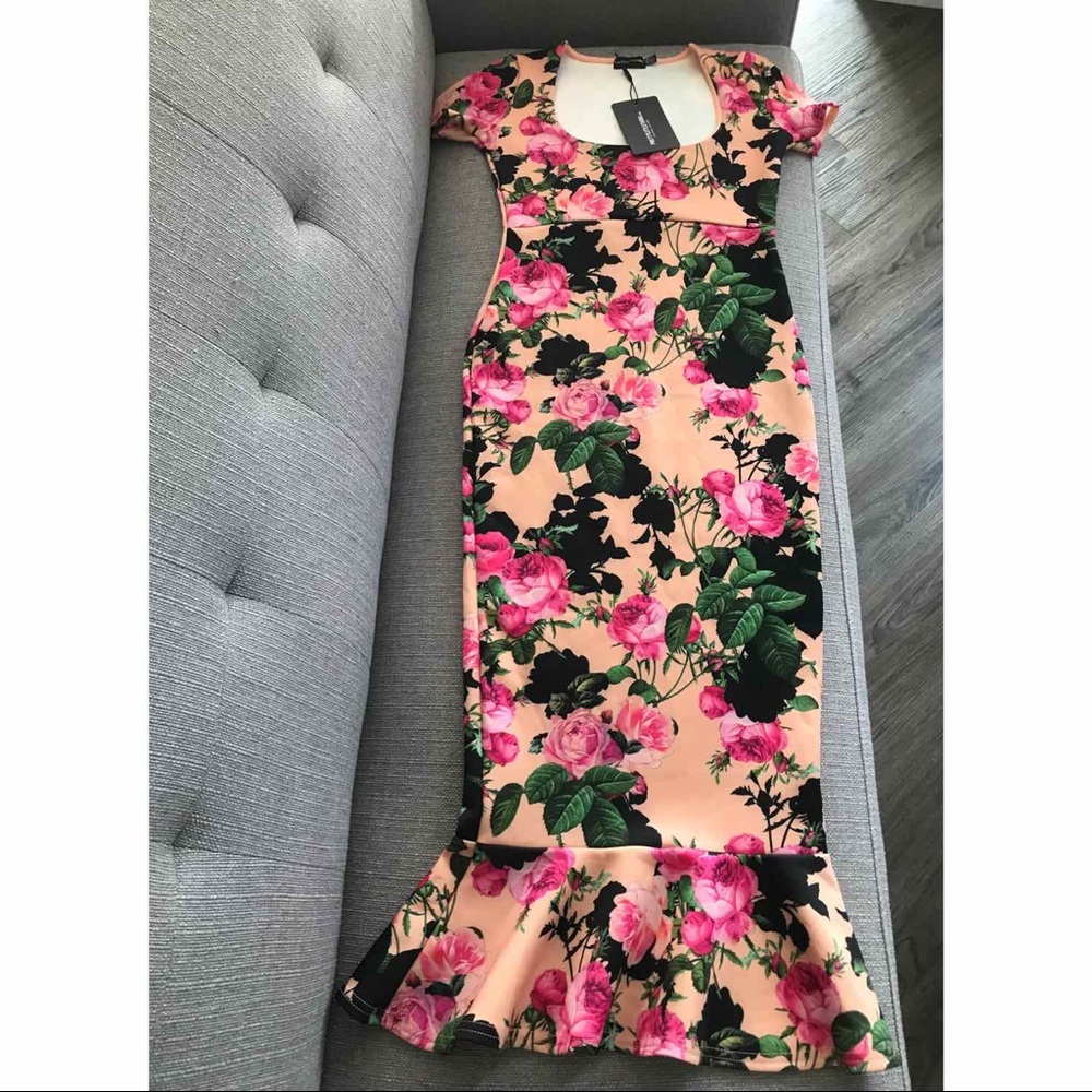 Brand New PrettyLittleThing floral dress (size 4)